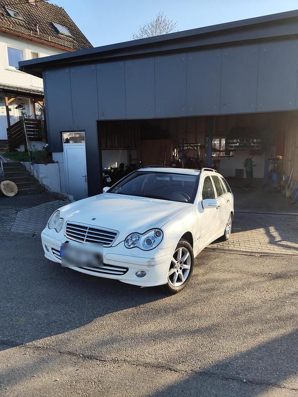 Weiß Gebraucht 2004 Mercedes C240 Kombi | 850 € (Superpreis) - Bild 1/4