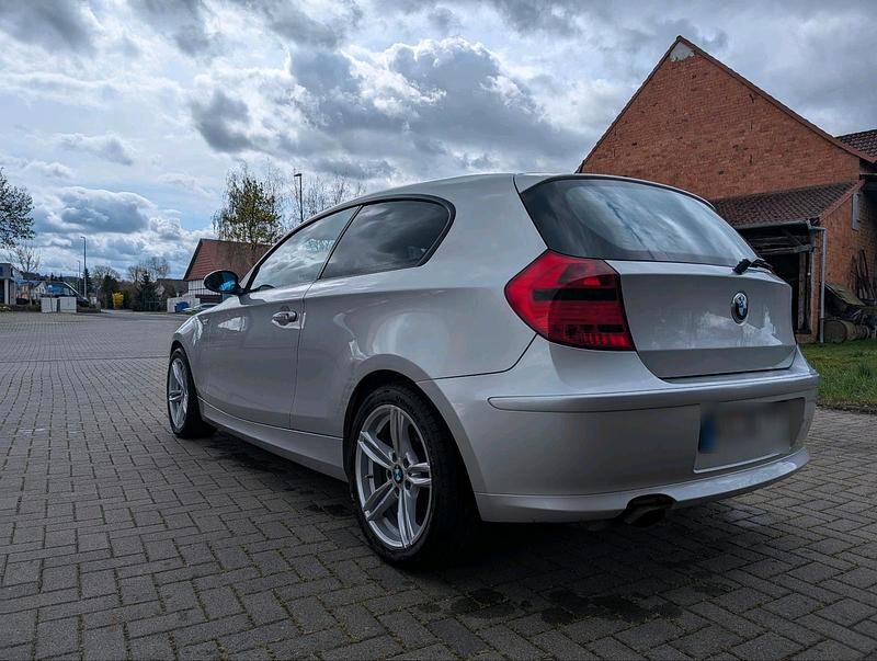 Gebraucht BMW 116 122 PS (89 kW) 2008 Silber Kleinwagen