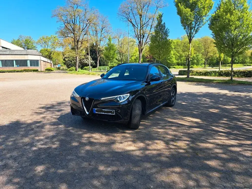 Gebraucht Alfa Romeo Stelvio Super 200 PS (147 kW) 2018 Schwarz SUV