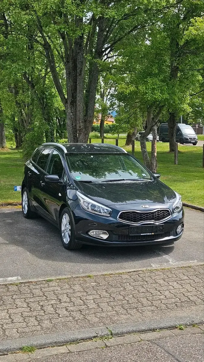 Gebraucht Kia Ceed 100 PS (73 kW) 2015 Schwarz Kleinwagen