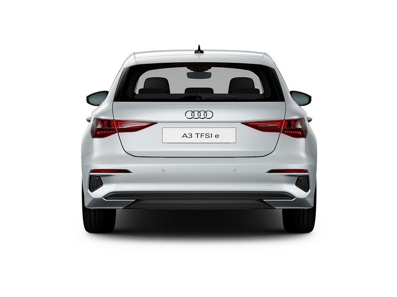 Gebraucht Audi A3 Sportback e-tron Ambiente 204 PS (150 kW) 2022 Gletscherweiß metallic Kleinwagen