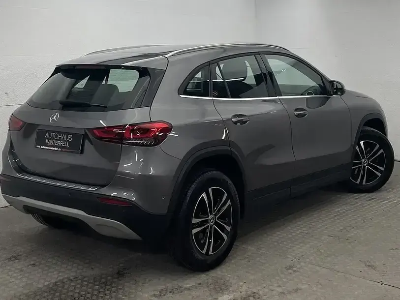 Gebraucht Mercedes GLA180 Style 390 PS (286 kW) 2024 Grau SUV