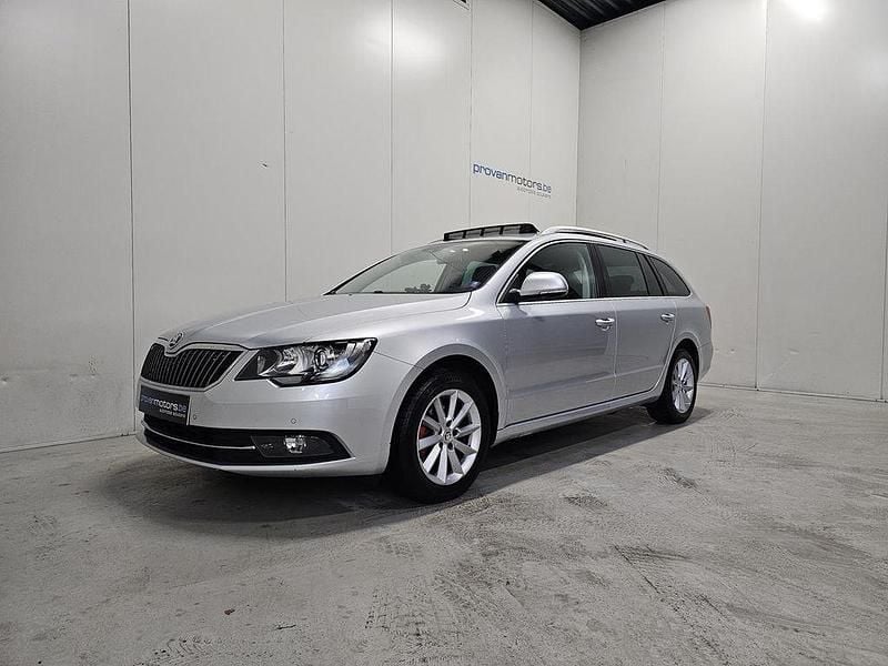 Grau Gebraucht 2014 Skoda Superb Limousine | 6.500 € (Superpreis) - Bild 1/4