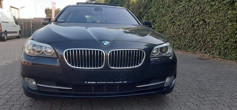 Grau Gebraucht 2012 BMW 525 Comfort Edition Kombi | 9.900 € (Superpreis) - Bild 1/4