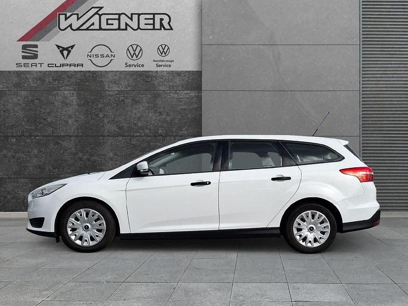 Gebraucht Ford Focus Ambiente 101 PS (74 kW) 2015 Weiß Limousine