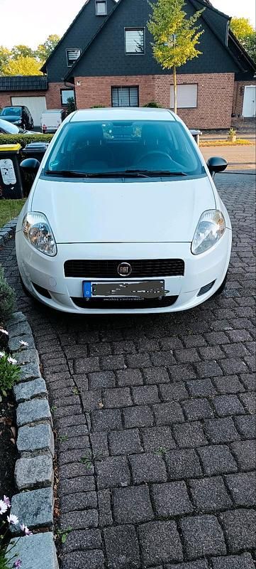 Weiß Gebraucht 2012 Fiat Punto Kleinwagen | 3.000 € (Guter Preis) - Bild 1/4