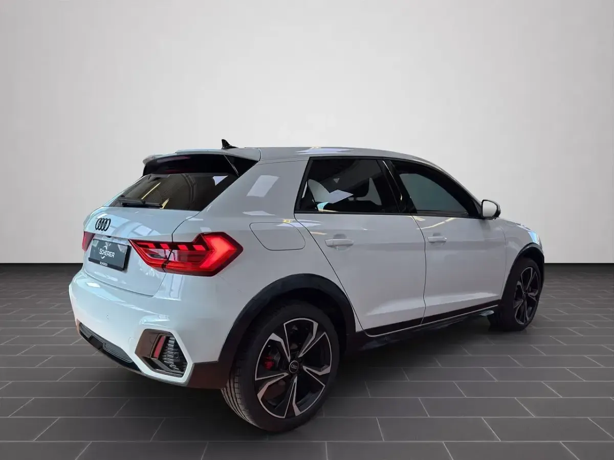 Neu Audi A1 Advanced 150 PS (110 kW) 2026 Gletscherweiß metallic (metallic) SUV