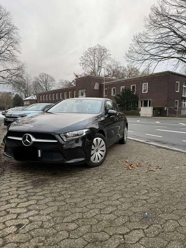 Gebraucht Mercedes A250 160 PS (117 kW) 2022 Schwarz Limousine
