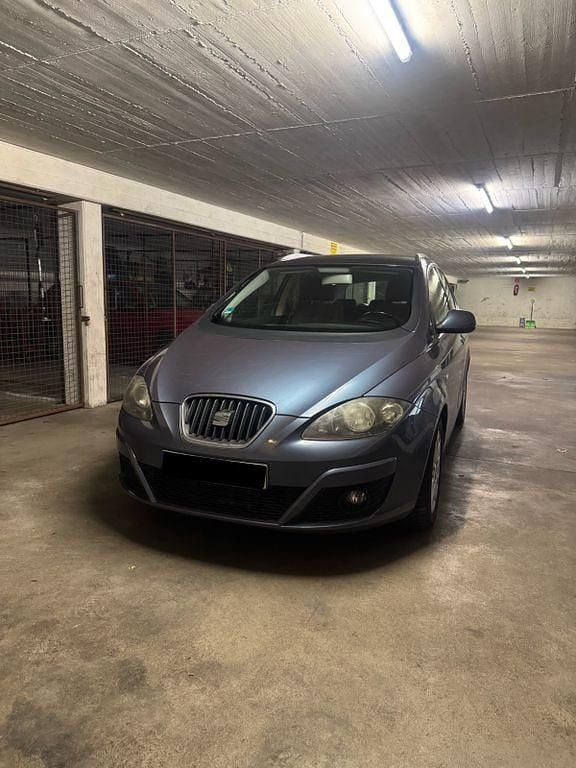 Blau Gebraucht 2009 Seat Altea XL Style Van / Kleinbus | 4.390 € (Fairer Preis) - Bild 1/4