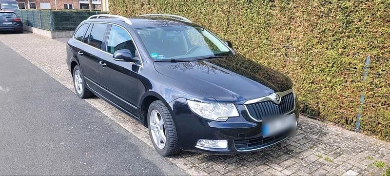 Gebraucht Skoda Superb 140 PS (102 kW) 2012 Schwarz Kombi