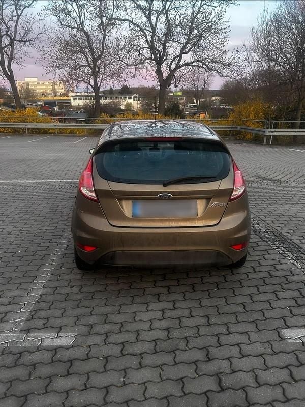 Gebraucht Ford Fiesta 80 PS (58 kW) 2014 Braun Kleinwagen