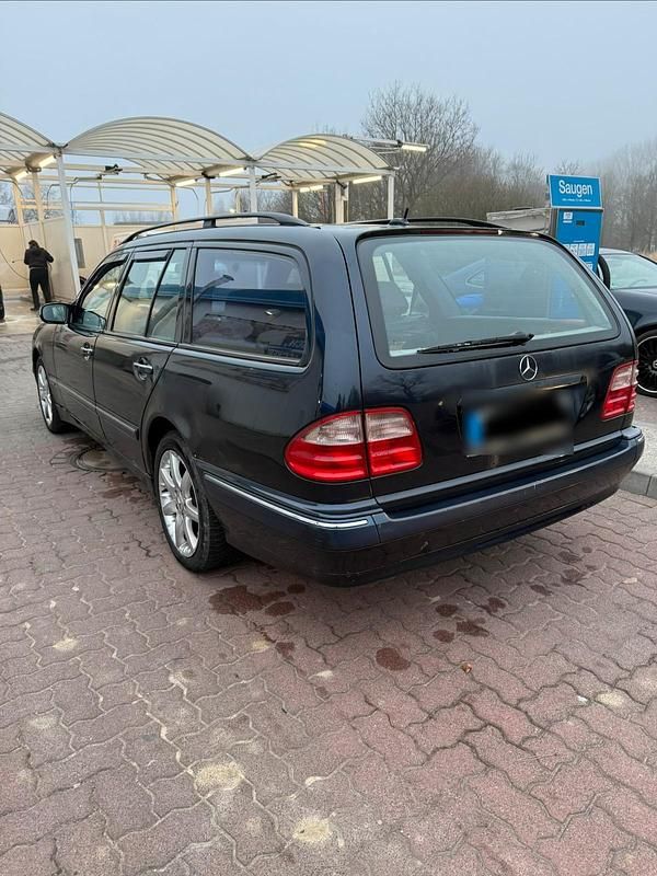 Gebraucht Mercedes E320 197 PS (144 kW) 2000 Blau Kombi