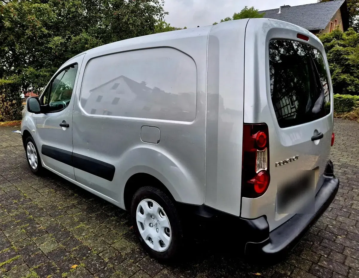 Gebraucht Peugeot Partner 90 PS (66 kW) 2012 Silber Van / Kleinbus