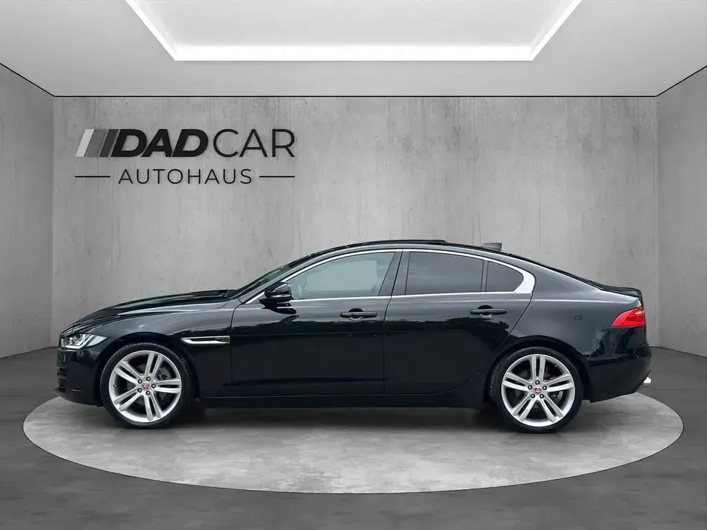 Gebraucht Jaguar XE 179 PS (131 kW) 2017 Santorini black Limousine