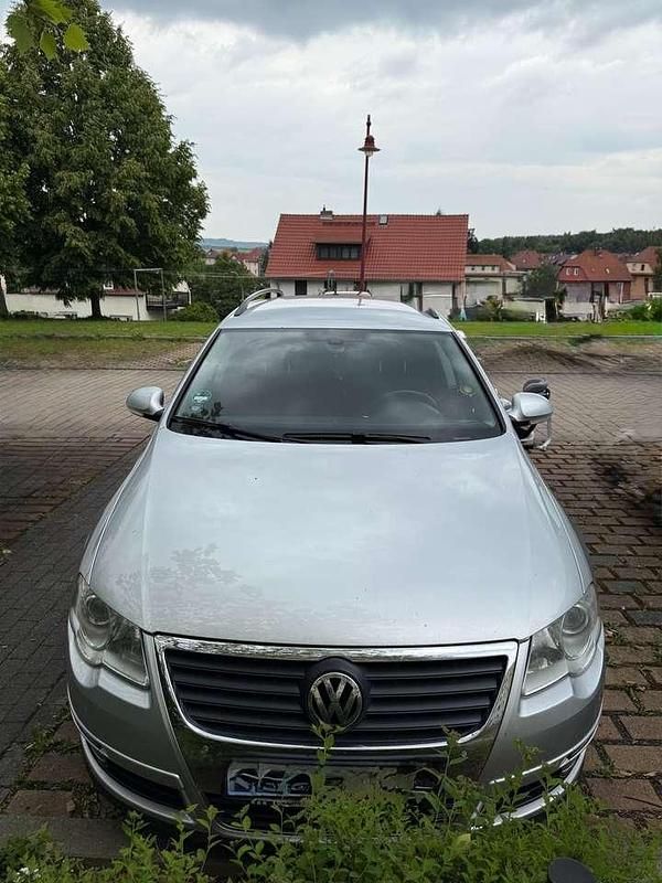 Grau Gebraucht 2010 VW Passat Comfortline Kombi | 2.800 € (Fairer Preis) - Bild 1/4