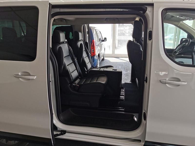 Weiß Gebraucht 2021 Opel Zafira Life Van | 38.950 € (Etwas zu teuer) - Bild 1/4
