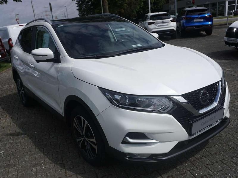 Weiß Gebraucht 2020 Nissan Qashqai N-Connecta SUV | 17.690 € (Fairer Preis) - Bild 1/4