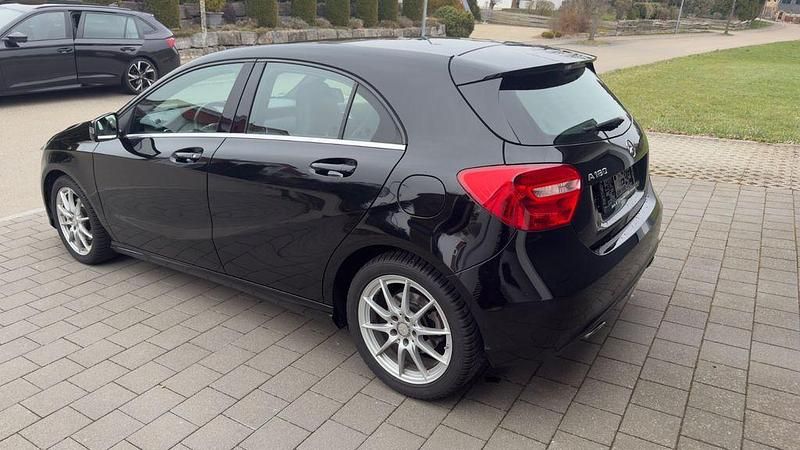 Gebraucht Mercedes A180 122 PS (89 kW) 2013 Schwarz Limousine