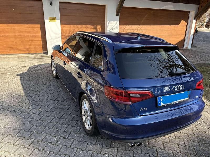 Gebraucht Audi A3 Ambition 150 PS (110 kW) 2014 Blau Limousine