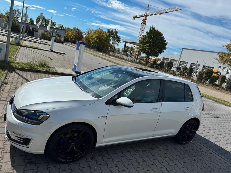 Weiß Gebraucht 2014 VW Golf VII GTE Kleinwagen | 15.000 € (Etwas zu teuer) - Bild 1/4