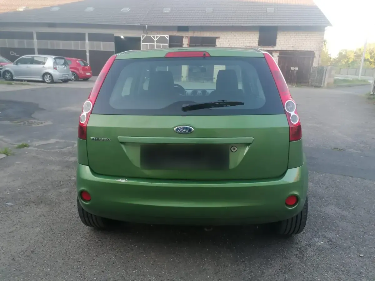 Usata Ford Fiesta 75 CV (55 kW) 2008 Verde Utilitaria
