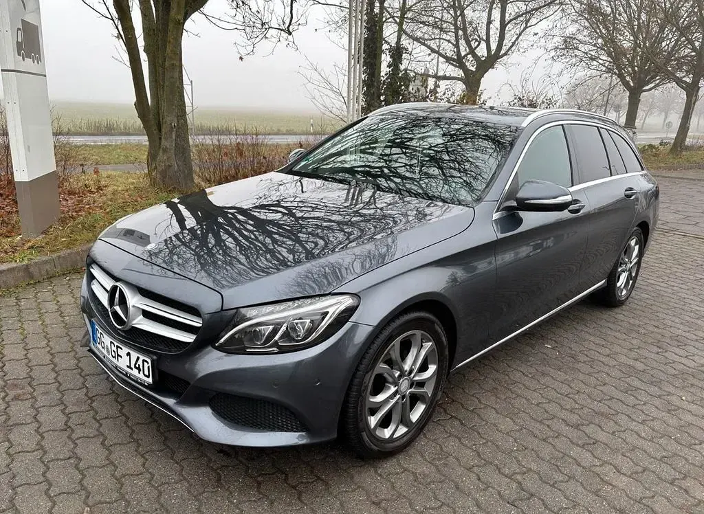 Gebraucht Mercedes C180 156 PS (114 kW) 2015 Grau Limousine