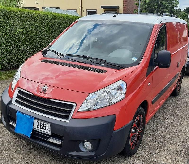 Rot Gebraucht 2012 Peugeot Expert Van | 11.000 € - Bild 1/4