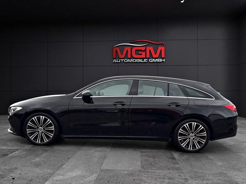 Gebraucht Mercedes CLA200 Shooting Brake 150 PS (110 kW) 2022 Schwarz Kombi