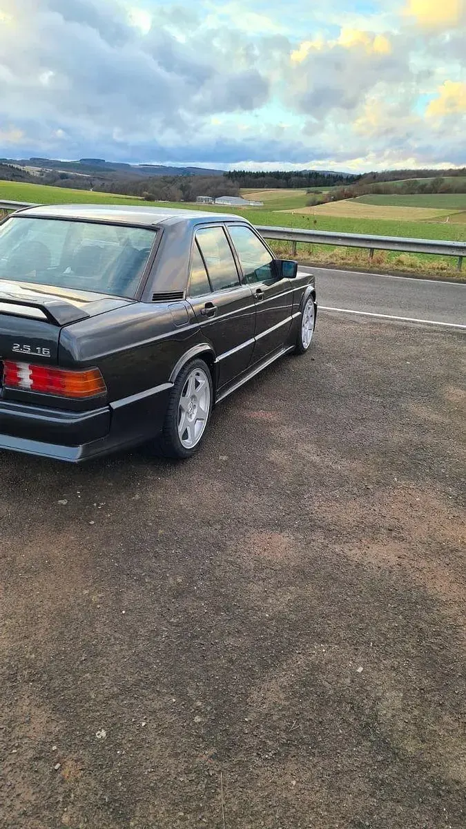 Gebraucht Mercedes 190 194 PS (142 kW) 1988 Schwarz Limousine