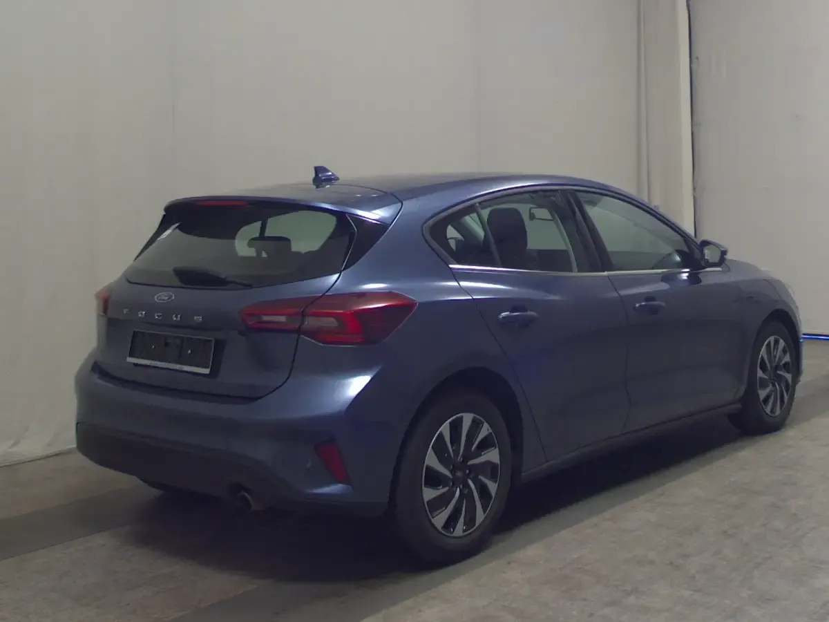 Używany Ford Focus Titanium 120 KM (88 kW) 2023 Niebieski Sedan/Limuzyna