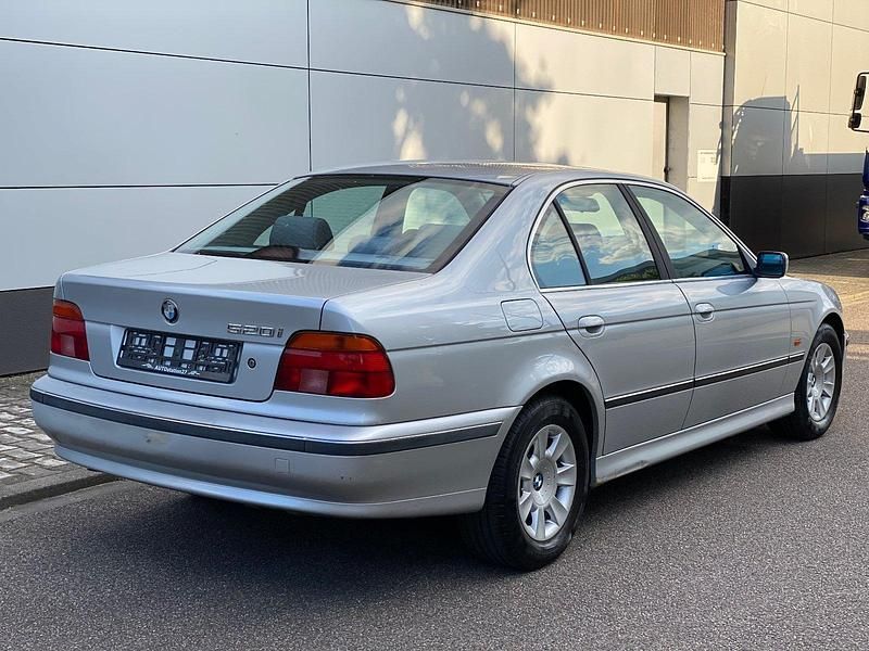 Silber Gebraucht 2000 BMW 520 Limousine | 4.500 € (Fairer Preis) - Bild 1/4