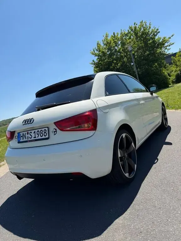 Gebraucht Audi A1 Attraction 105 PS (77 kW) 2012 Weiß Kleinwagen