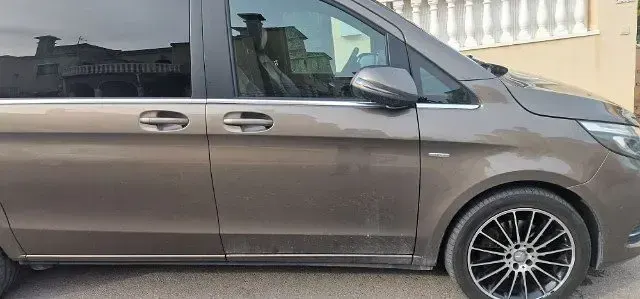 Gebraucht Mercedes V250 Exclusive 190 PS (139 kW) 2017 Grau metallic Van / Kleinbus