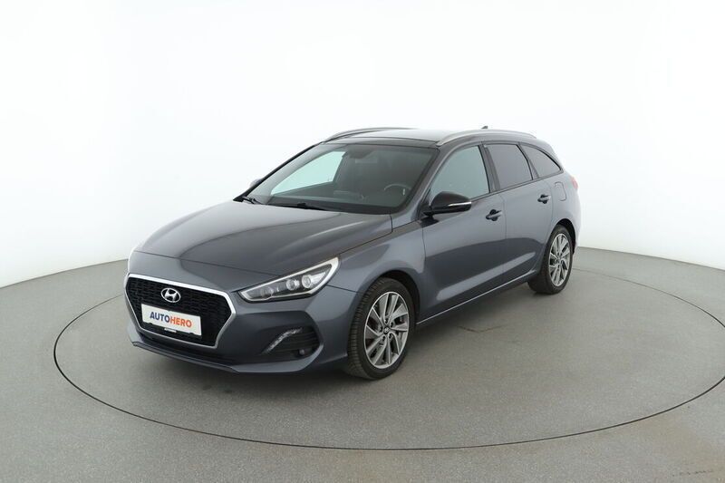 Grau Gebraucht 2018 Hyundai i30 Passion Plus Kombi | 14.620 € (Etwas zu teuer) - Bild 1/4
