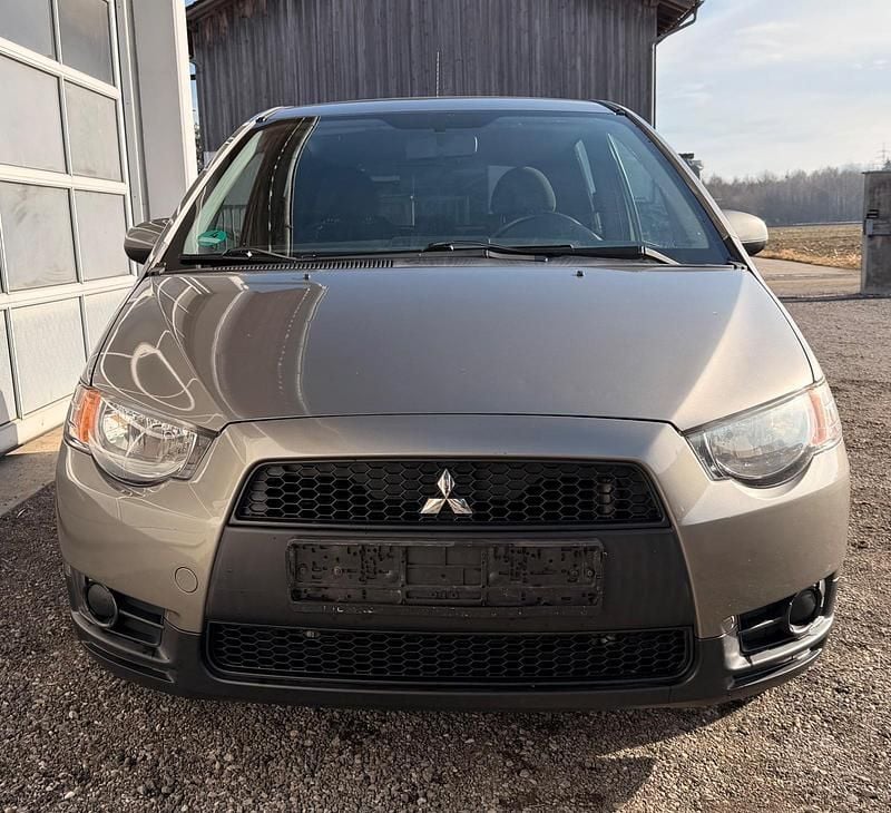 Braun Gebraucht 2009 Mitsubishi Colt Kleinwagen | 1.699 € (Guter Preis) - Bild 1/4
