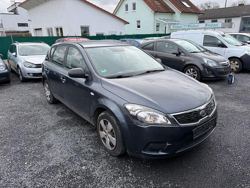 Gebraucht Kia Ceed Attract 90 PS (66 kW) 2010 Grau Kleinwagen