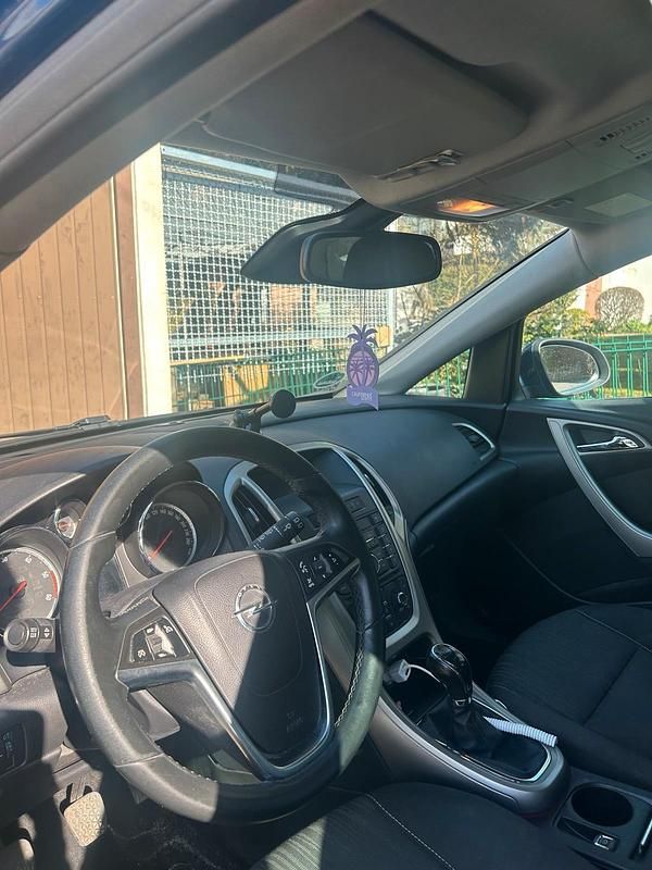 Gebraucht Opel Astra 125 PS (91 kW) 2011 Blau Kombi