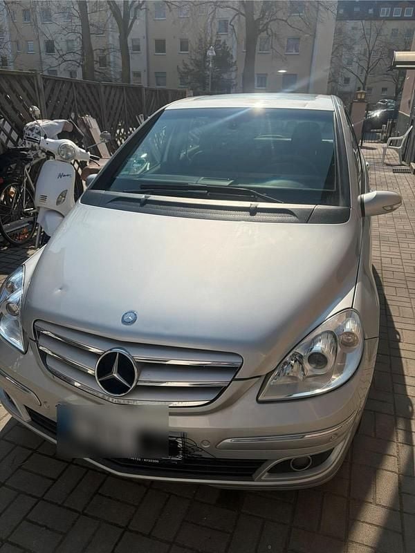 Gebraucht Mercedes B180 109 PS (80 kW) 2008 Silber Van / Kleinbus
