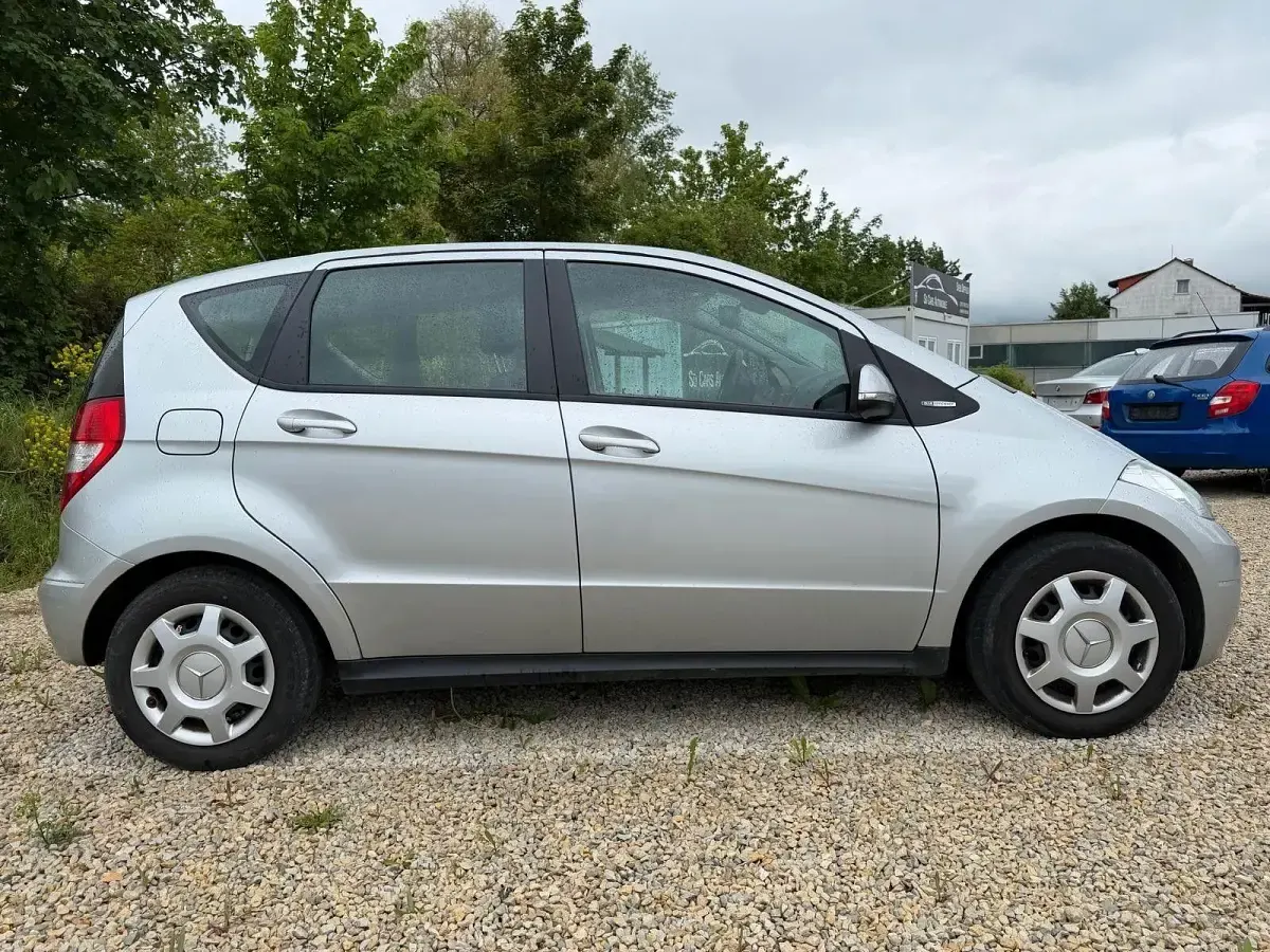 Gebraucht Mercedes A160 Avantgarde 95 PS (69 kW) 2012 Silber Limousine