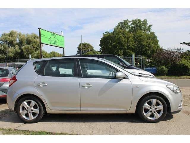 Gebraucht Kia Ceed Edition 7 90 PS (66 kW) 2012 Silber Kleinwagen