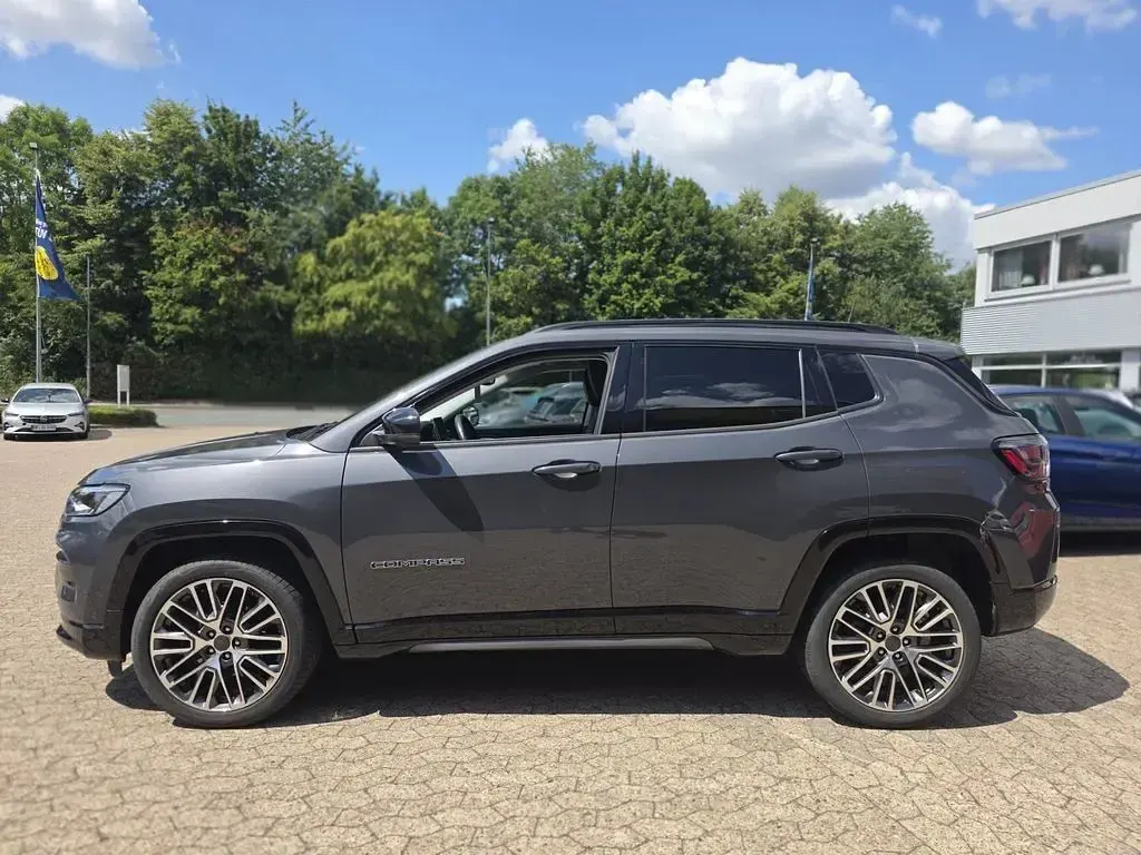 Gebraucht Jeep Compass Summit 131 PS (96 kW) 2025 Grau SUV