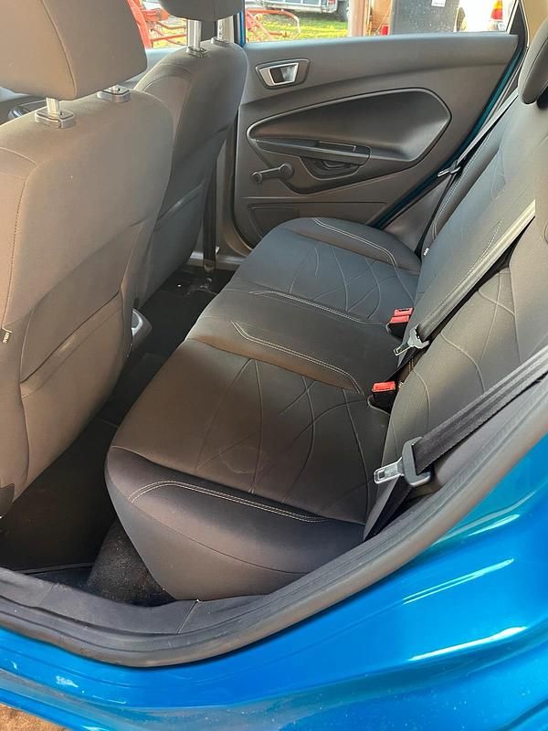 Gebraucht Ford Fiesta 80 PS (58 kW) 2014 Blau Kleinwagen