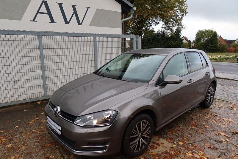 Grau Gebraucht 2016 VW Golf VII Allstar Limousine | 10.700 € (Guter Preis) - Bild 1/4