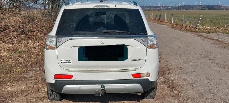 Gebraucht Mitsubishi Outlander 150 PS (110 kW) 2015 Weiß SUV