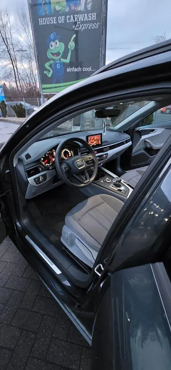 Second-hand Audi A4 Design 150 CP (110 kW) 2018 Gri Break