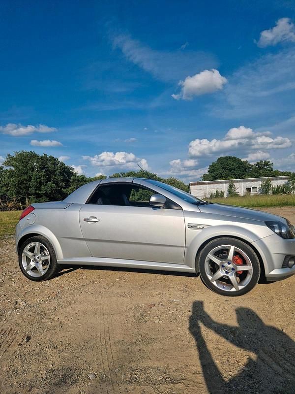 Gebraucht Opel Tigra 90 PS (66 kW) 2006 Silber Cabrio