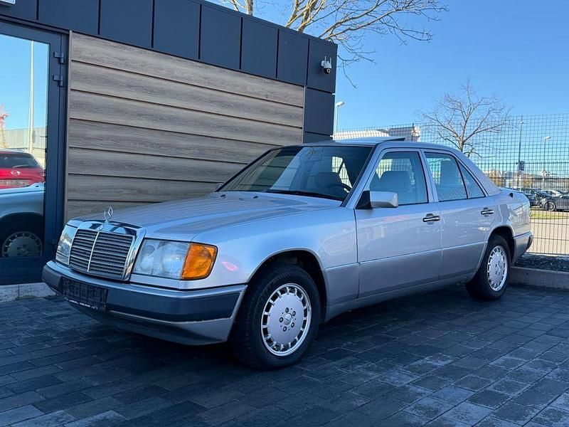 Gebraucht Mercedes E230 1991 Silber Limousine