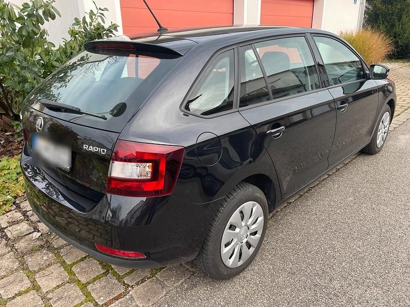 Gebraucht Skoda Rapid 95 PS (69 kW) 2018 Schwarz Kombi