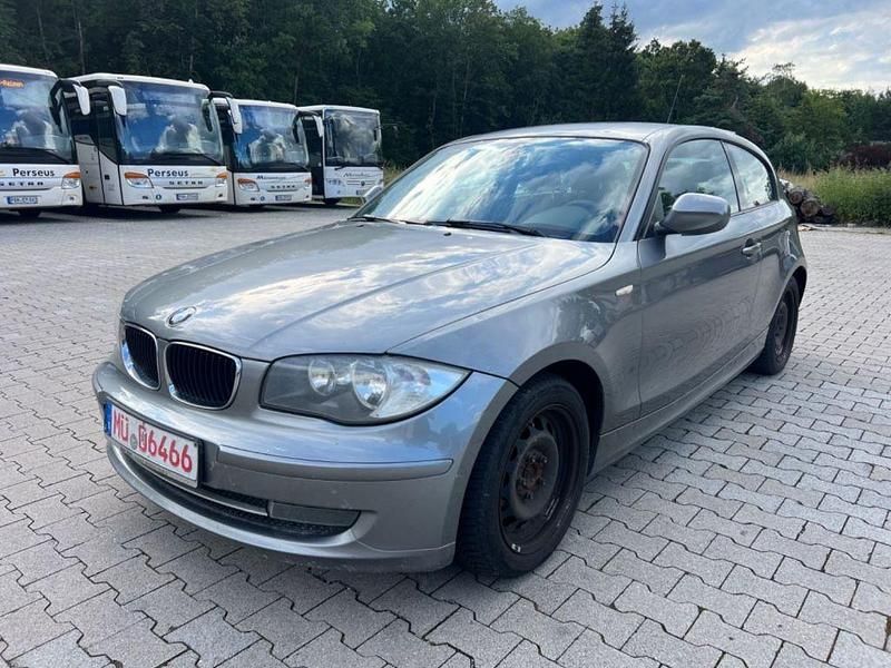Grau Gebraucht 2011 BMW 116 Advantage Kleinwagen | 2.350 € (Guter Preis) - Bild 1/4