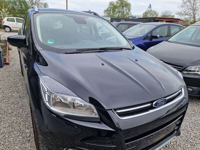 Iridiumschwarz metallic Gebraucht 2016 Ford Kuga Titanium SUV | 12.450 € (Superpreis) - Bild 1/4